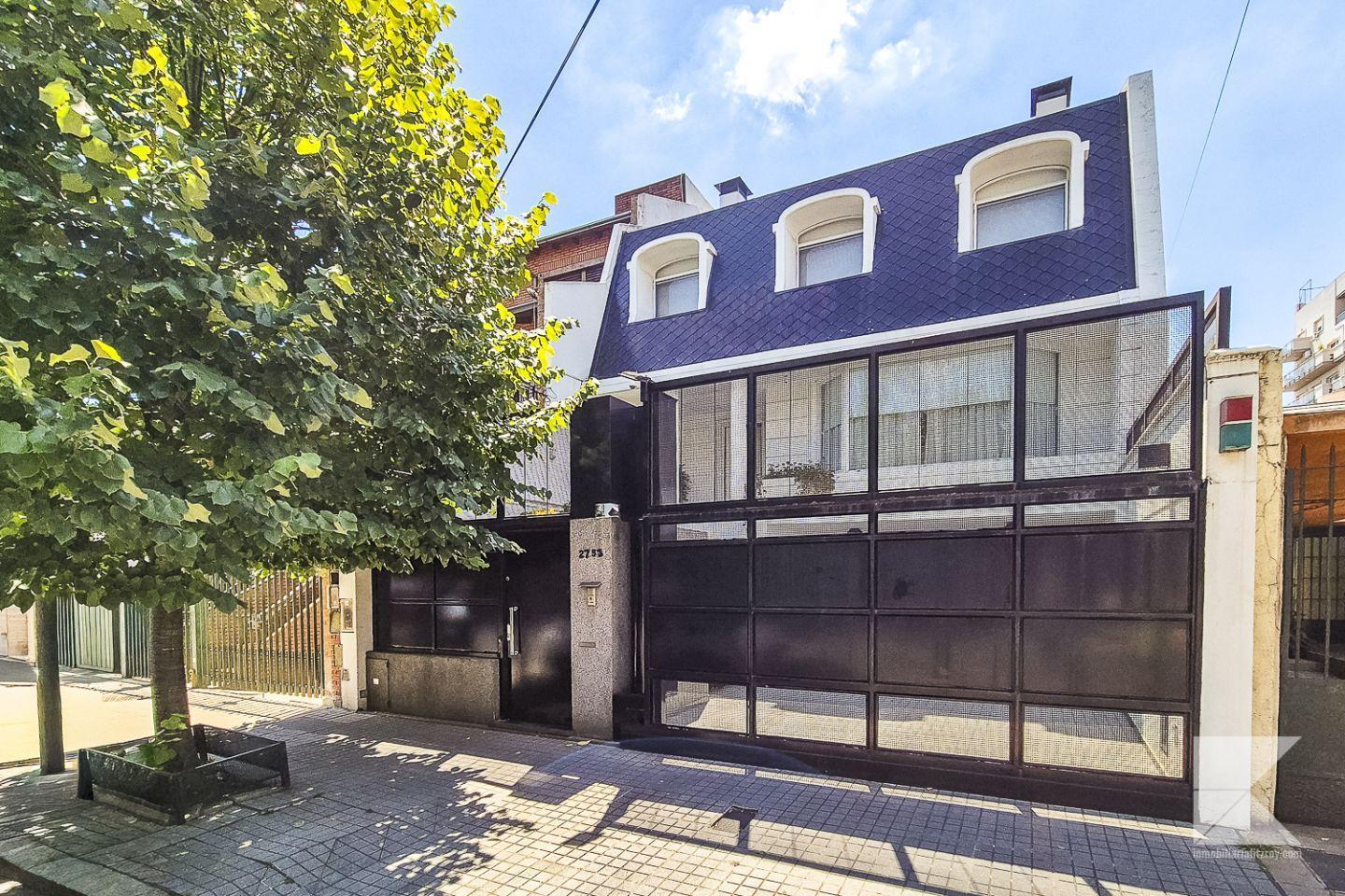 VENTA DE IMPONENTE CASA EN VILLA DEL PARQUE, CABA