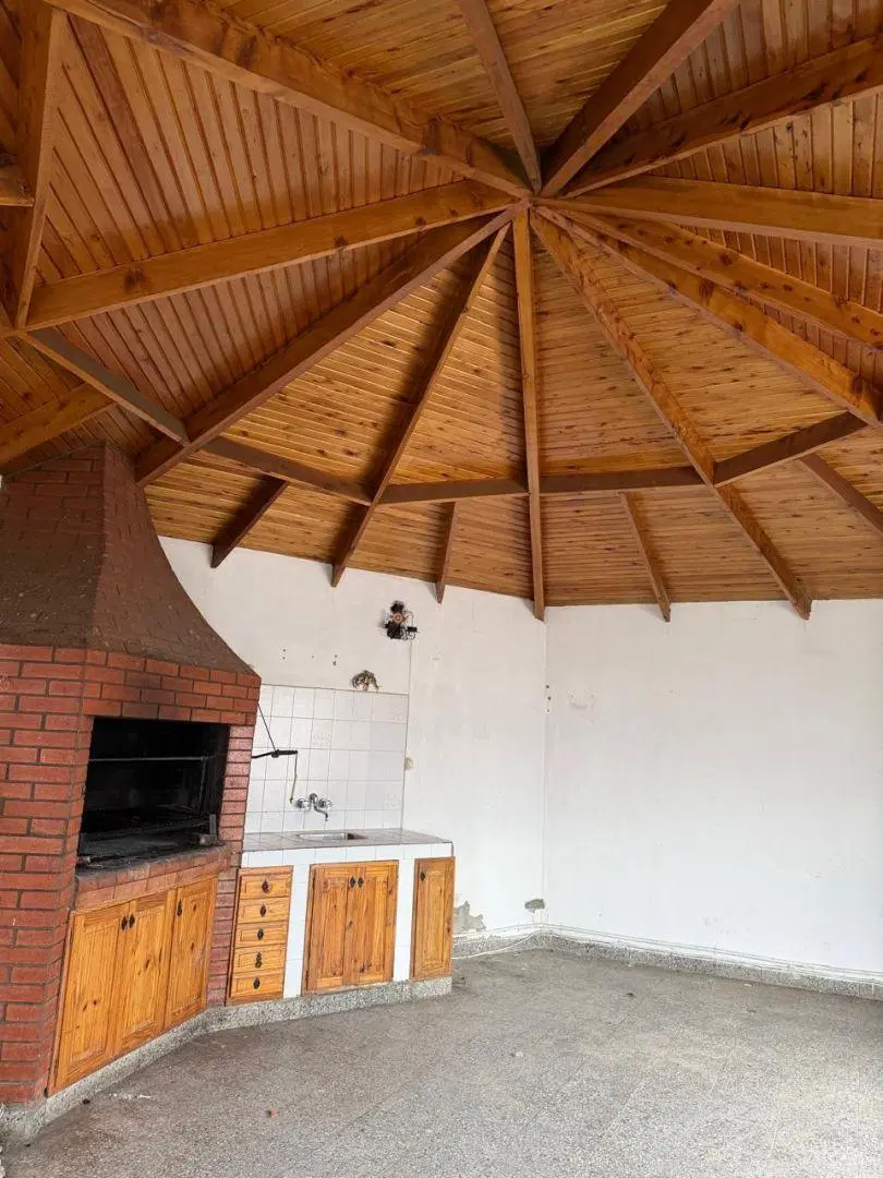 Venta casa 4 ambientes, con garaje, quincho garaje, patio, Bº Ingeniero Gruneisen, Caleta Olivia 2