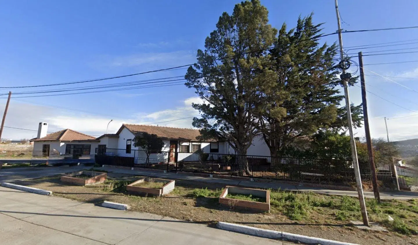 Venta casa 4 ambientes, con garaje, quincho garaje, patio, Bº Ingeniero Gruneisen, Caleta Olivia 1