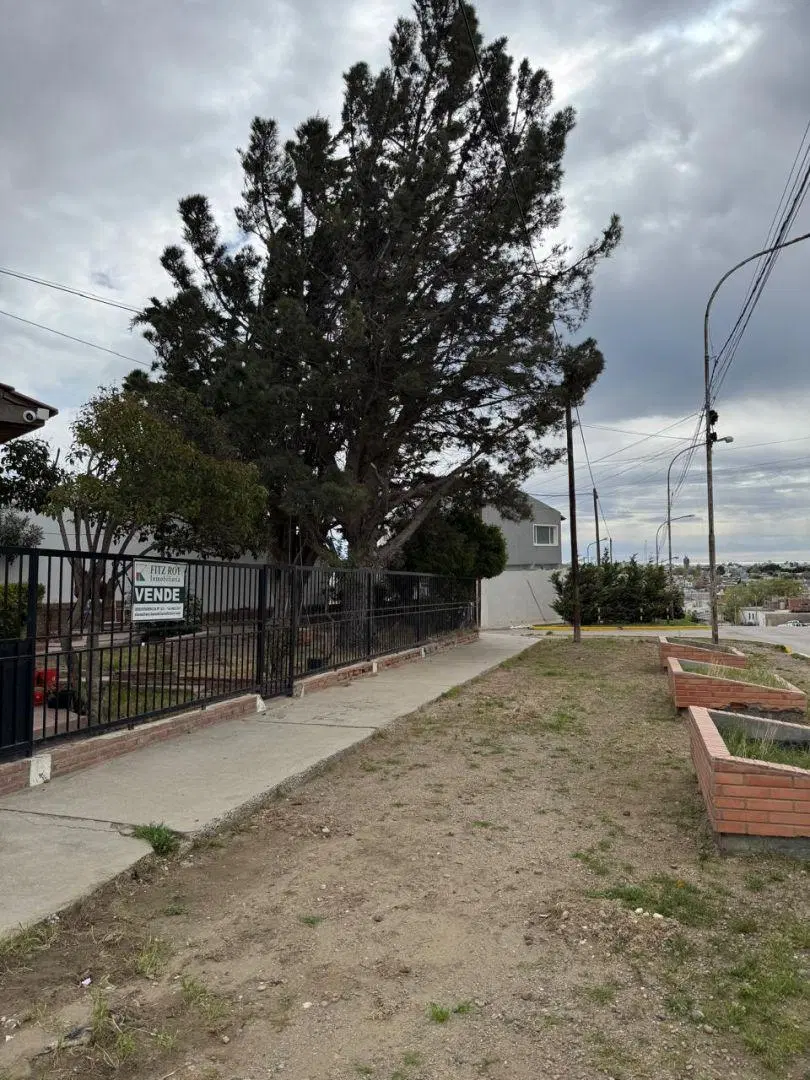 Venta casa 4 ambientes, con garaje, quincho garaje, patio, Bº Ingeniero Gruneisen, Caleta Olivia 4
