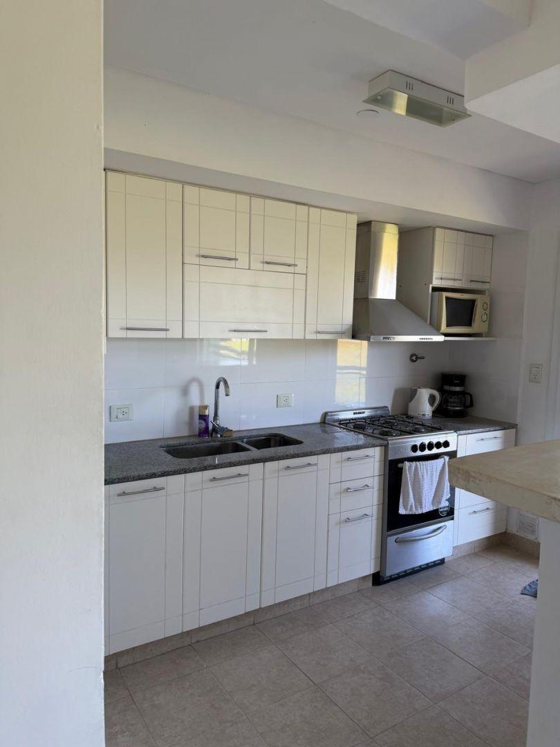 Foto de VENTA DEPTO 3 AMB C/ PARRILLA + COCHERA CUBIERTA, LAS GRUTAS, imagen 5