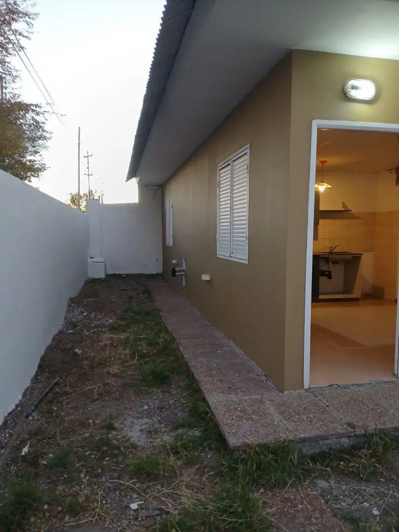 Venta de 2 casas de 4 y 2 ambientes, Centro, Pico Truncado 5