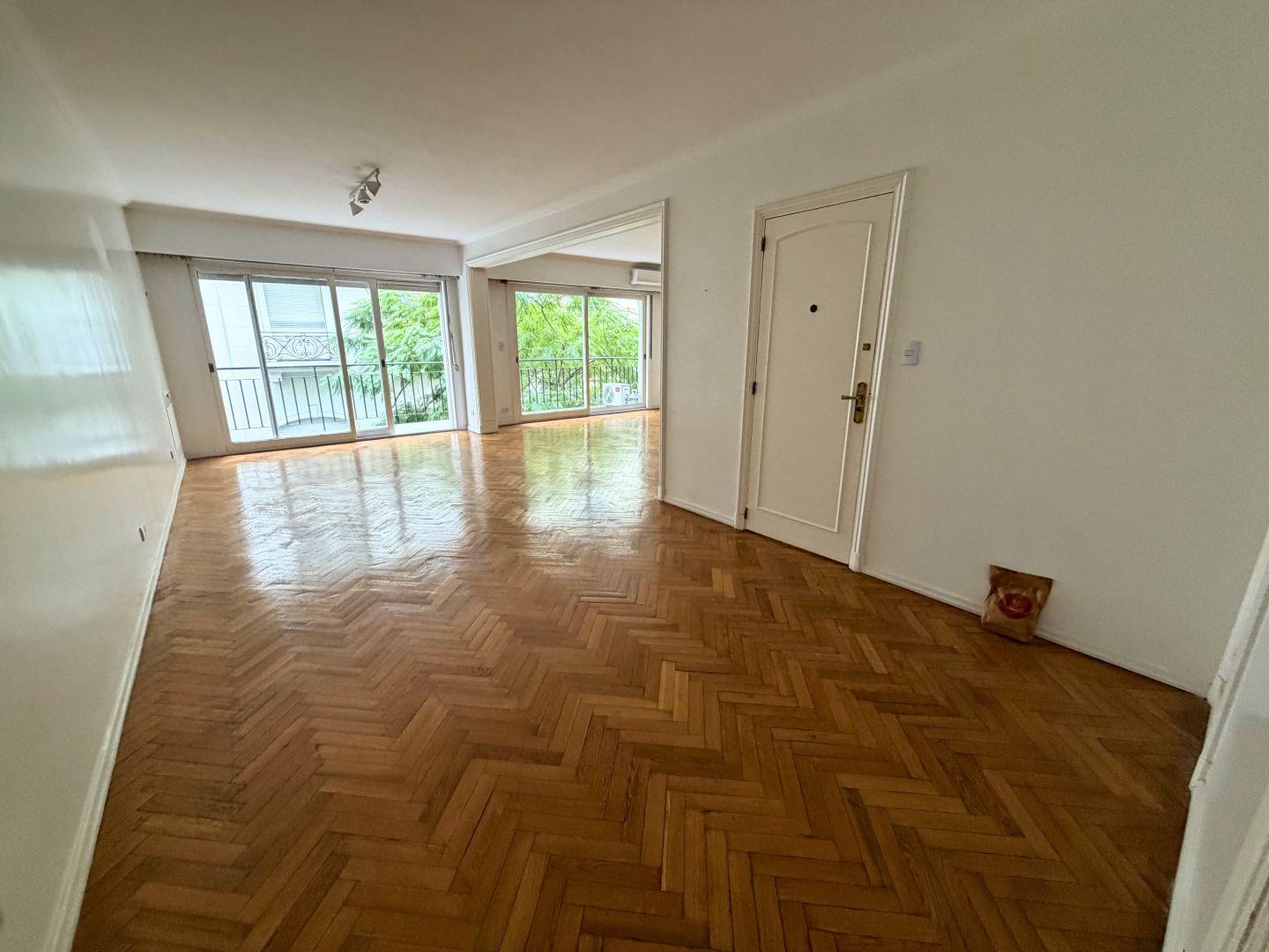 Foto de VENTA LUMINOSO PISO 4 AMBIENTES CON COCHERA, RECOLETA/RETIRO, imagen 3