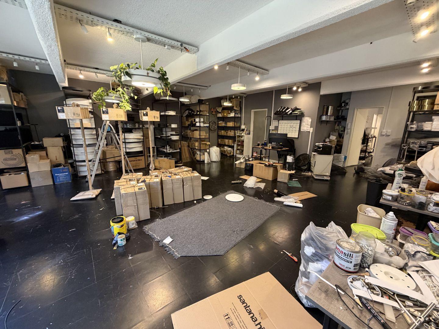 Foto de VENTA DE AMPLIA Y LUMINOSA OFICINA, RECOLETA, imagen 2