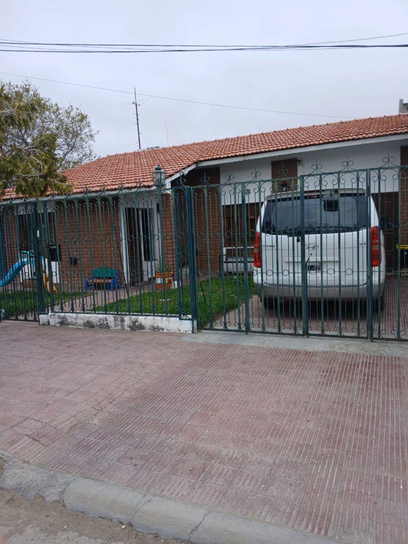 Venta Casa 4 Ambientes, Pico Truncado.