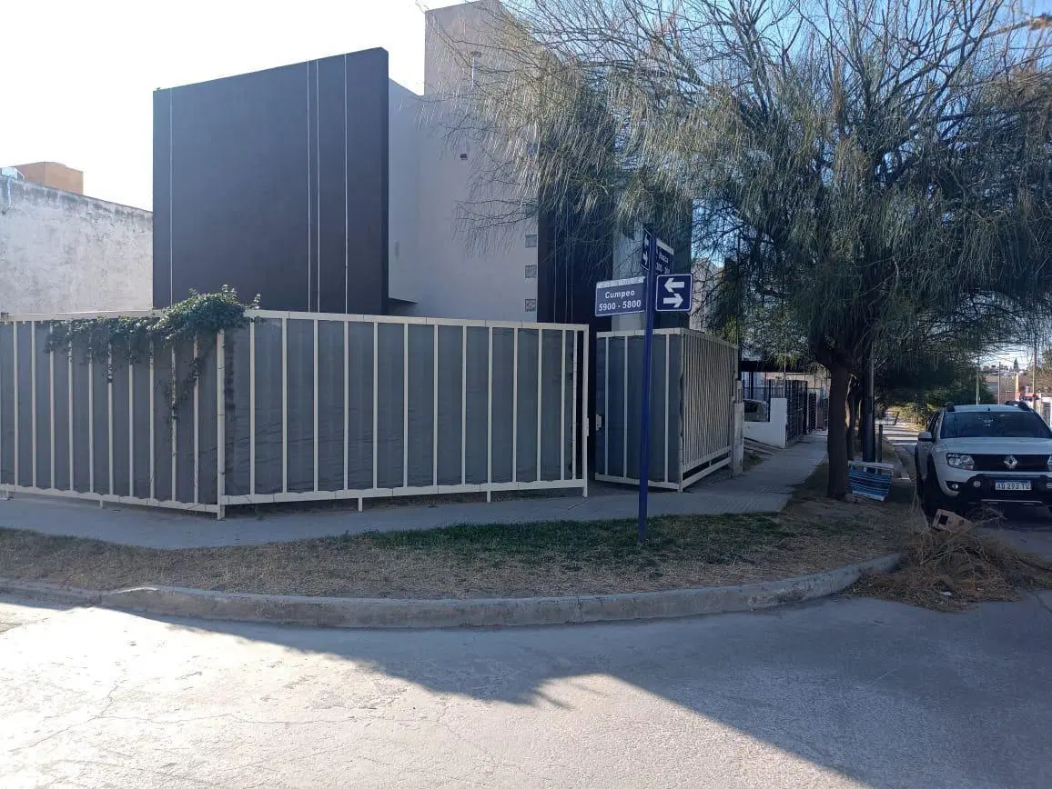 Dúplex en alquiler en B° Lomas del Chateau, a metros del Botánico 2