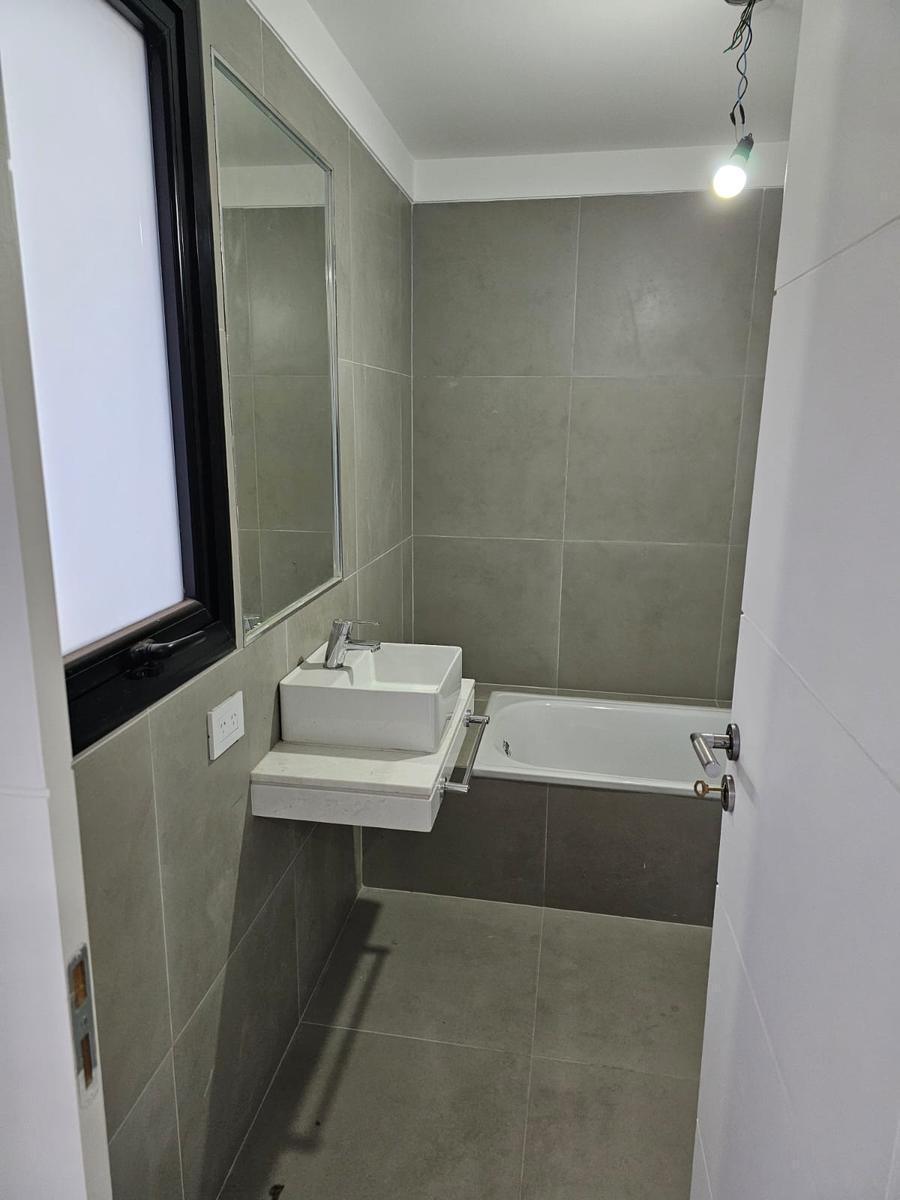 Dpto 2 Amb a Estrenar, 8° A, 70 m² Total, C/balcón Al Fte, Liniers. 2