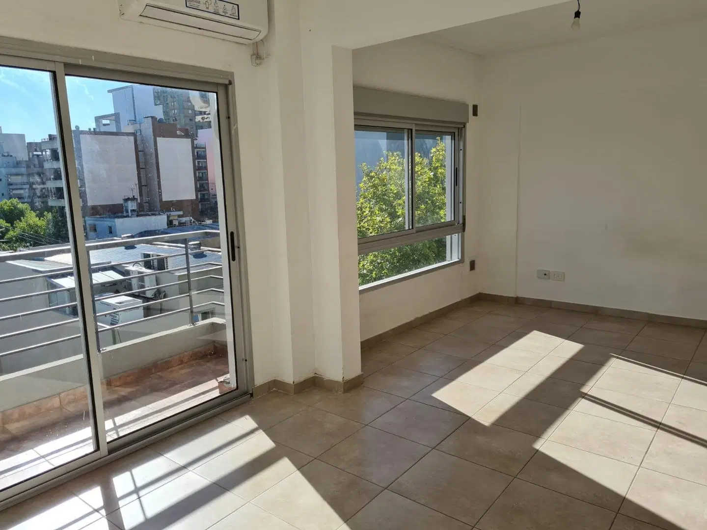 Villa Luro Monoambiente Divisible al Frente 2