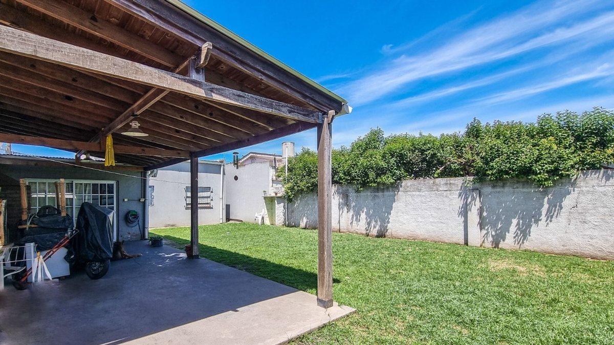 Casa 3 Ambientes Venta Lobos con Jardin y Quincho 3