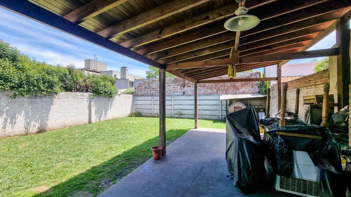Casa 3 Ambientes Venta Lobos con Jardin y Quincho 4