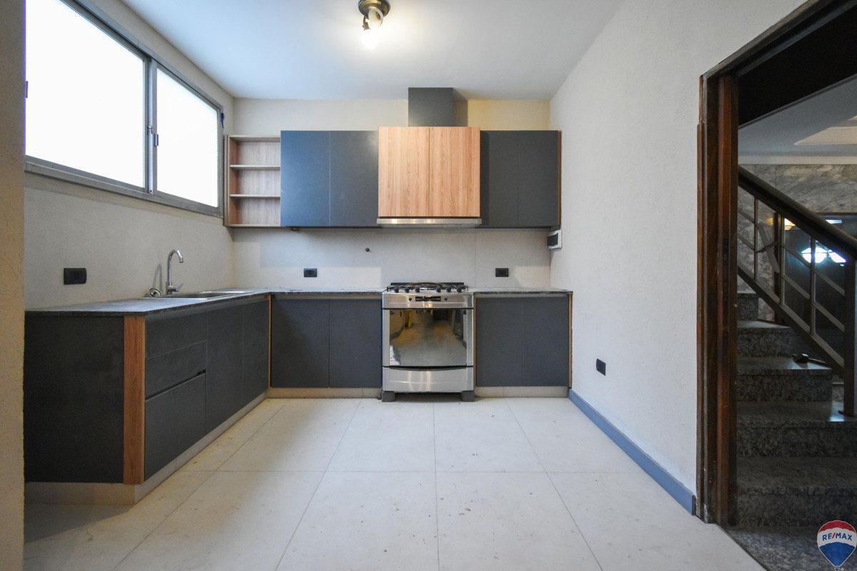 Venta PH 7 Ambientes Velez Sarsfield con Cochera 1