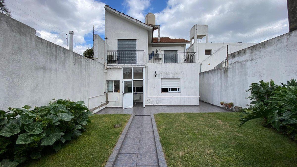Casa 5 Ambientes Venta Haedo Cochera Quincho 2