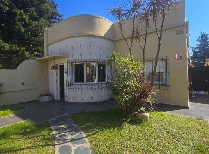 VENTA CASA MONTE CASTRO DOBLE LOTE FONDO LIBRE 1