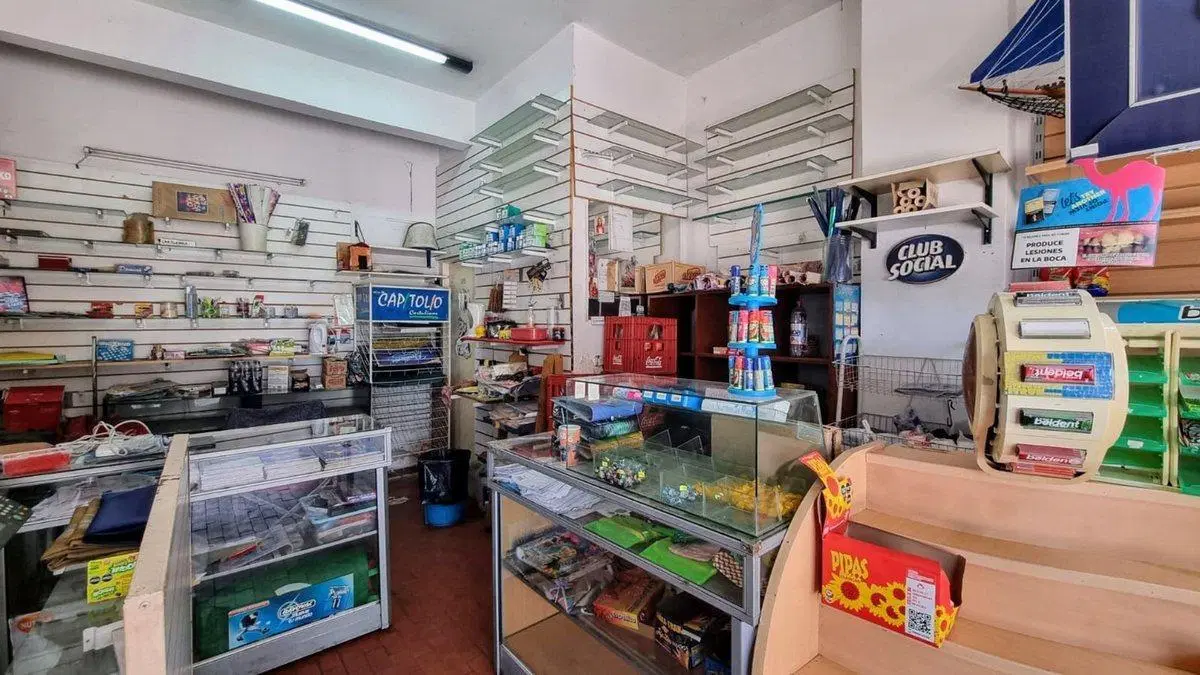 LOCAL EN VENTA EN VILLA LUGANO EN ESQUINA 3