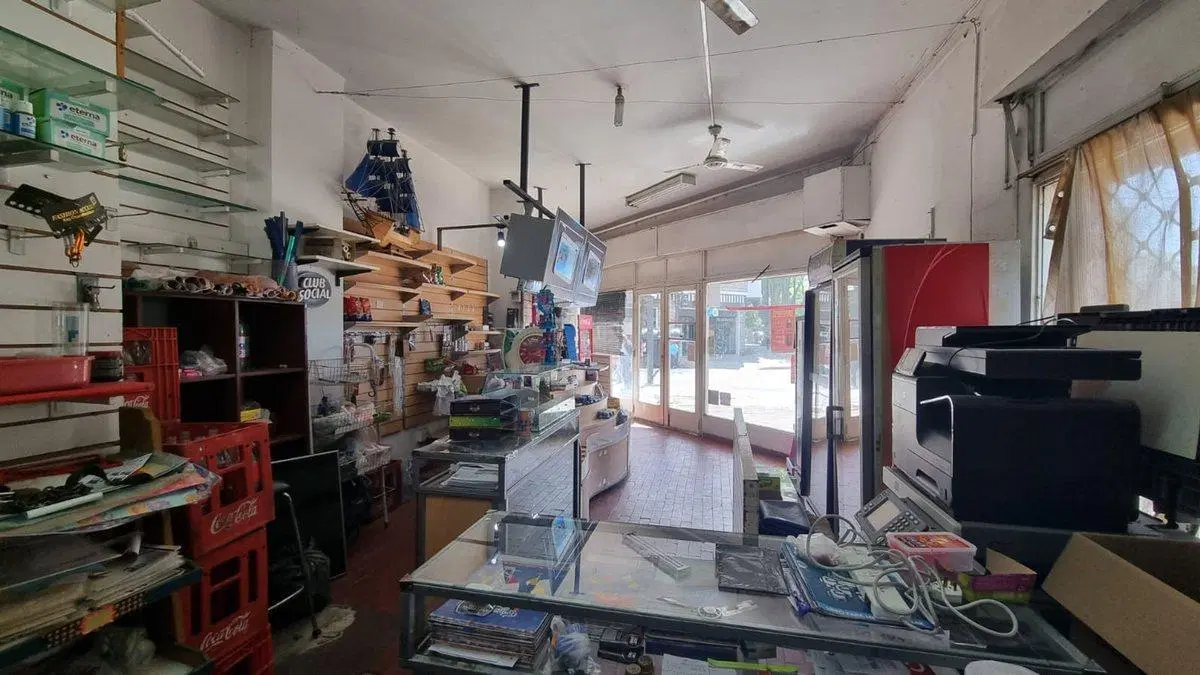 LOCAL EN VENTA EN VILLA LUGANO EN ESQUINA 5