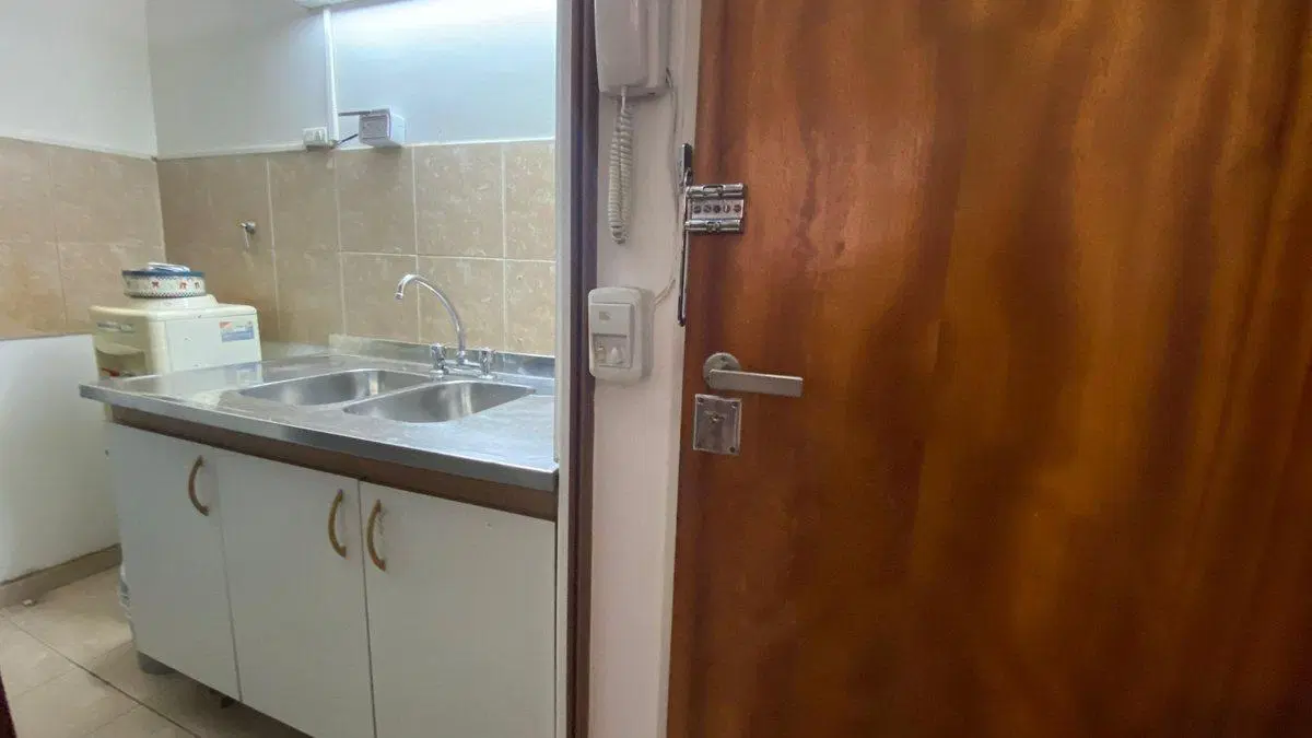 VENTA OFICINA 1 PISO CENTRO DE MORON 3