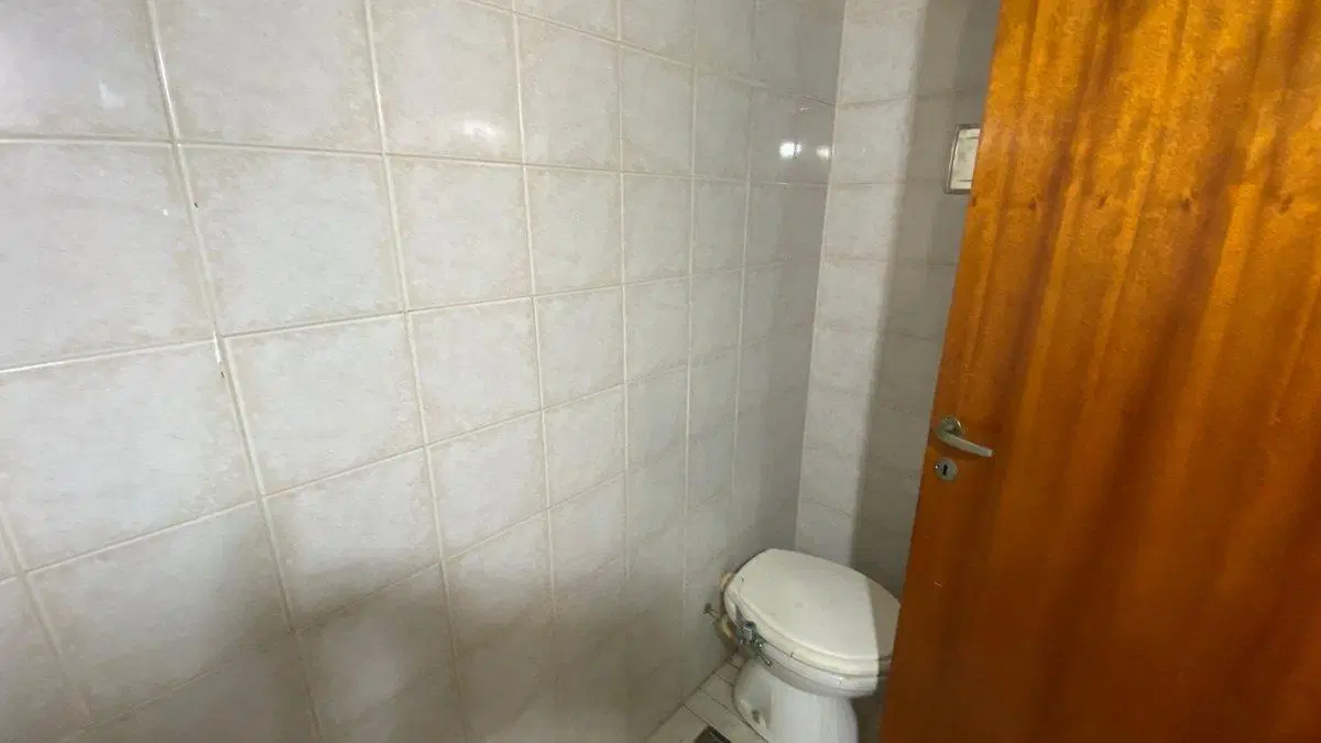 VENTA OFICINA 1 PISO CENTRO DE MORON 5