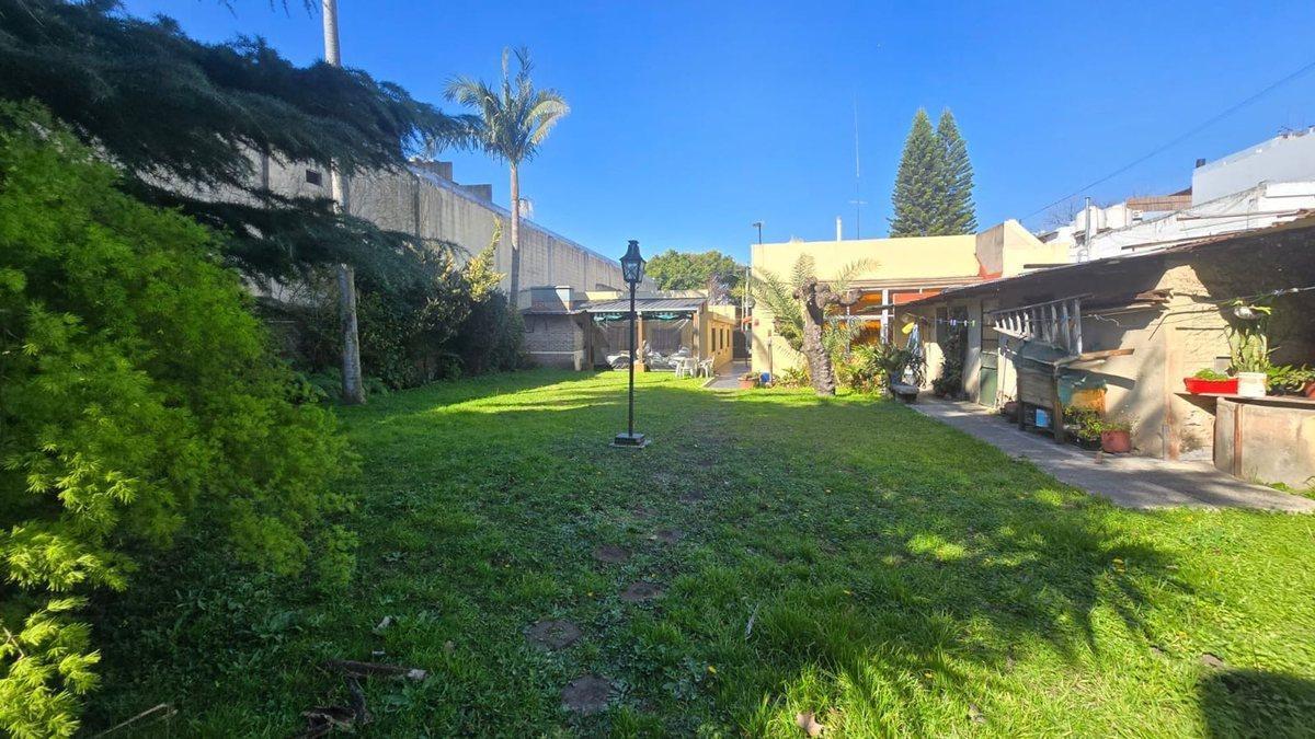 VENTA CASA MONTE CASTRO DOBLE LOTE FONDO LIBRE