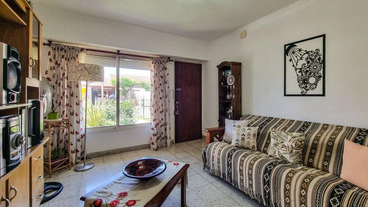CASA 3 AMBIENTES VENTA LOBOS CON JARDIN Y QUINCHO 5