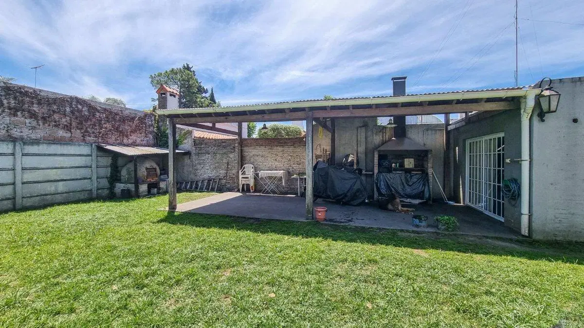 CASA 3 AMBIENTES VENTA LOBOS CON JARDIN Y QUINCHO 4