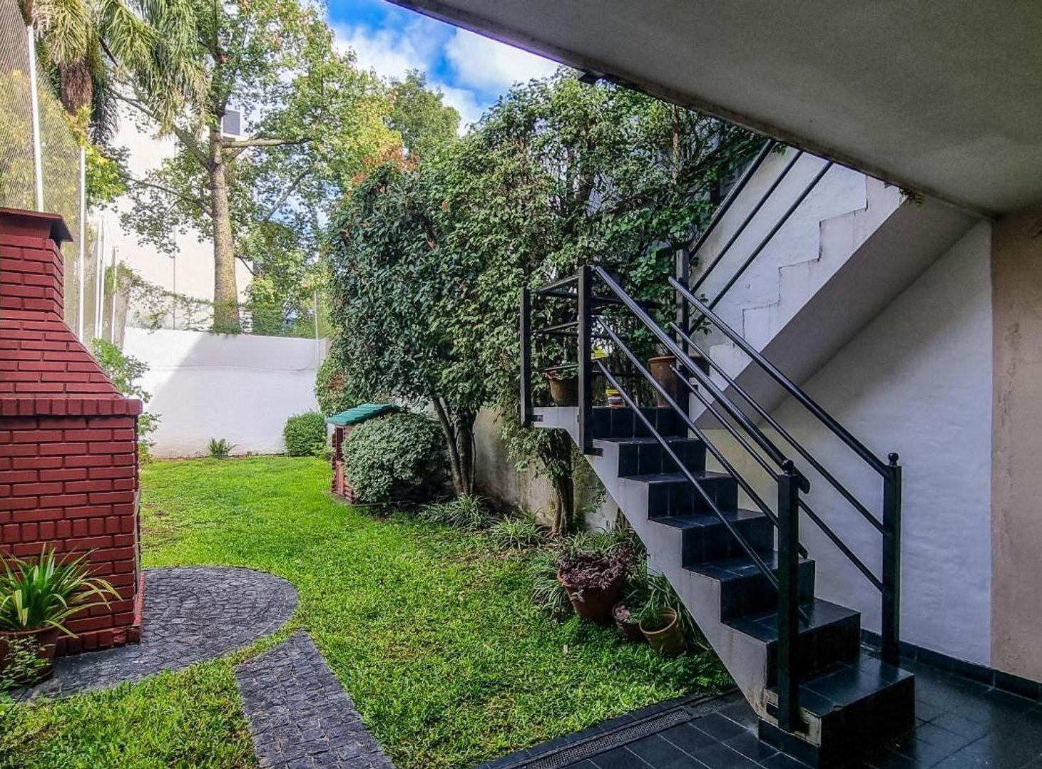 VENTA CASA 6 AMBIENTES VILLA DEVOTO JARDÍN COCHERA