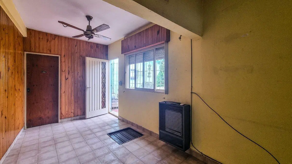 VENTA CASA DE 4 AMBIENTES VILLA LYNCH CON PATIO 4