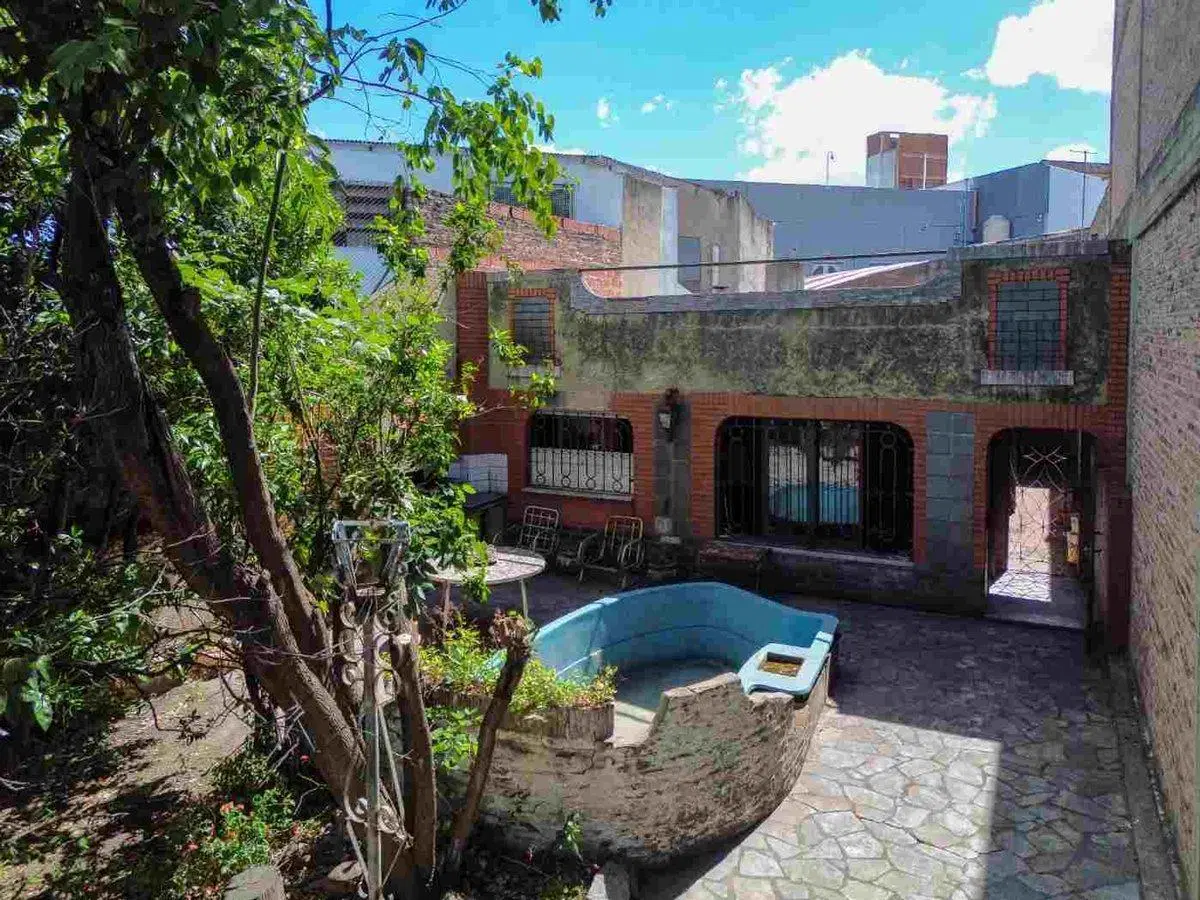 VENTA CASA 5 AMBIENTES CIUDADELA PARQUE Y PILETA 3
