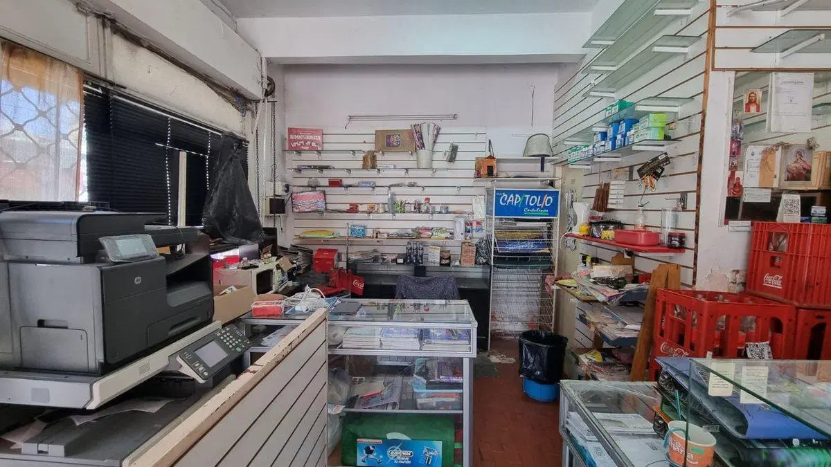 LOCAL EN VENTA EN VILLA LUGANO EN ESQUINA 4