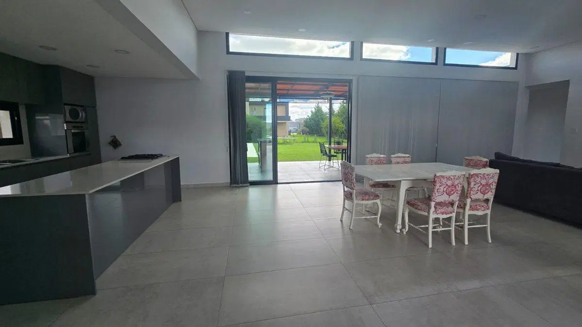 VENTA CASA 5 AMBIENTES BARRIO LA ALAMEDA  ESTRENAR 5