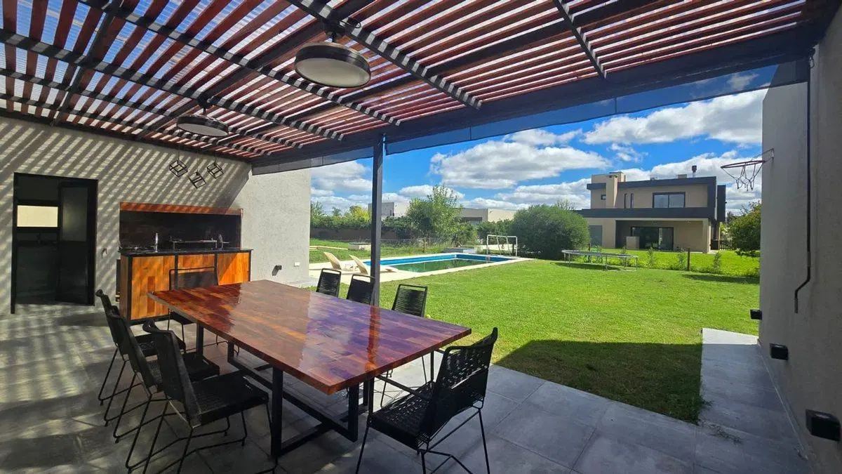 VENTA CASA 5 AMBIENTES BARRIO LA ALAMEDA  ESTRENAR 4
