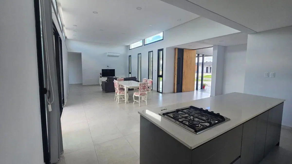 VENTA CASA 5 AMBIENTES BARRIO LA ALAMEDA  ESTRENAR 5