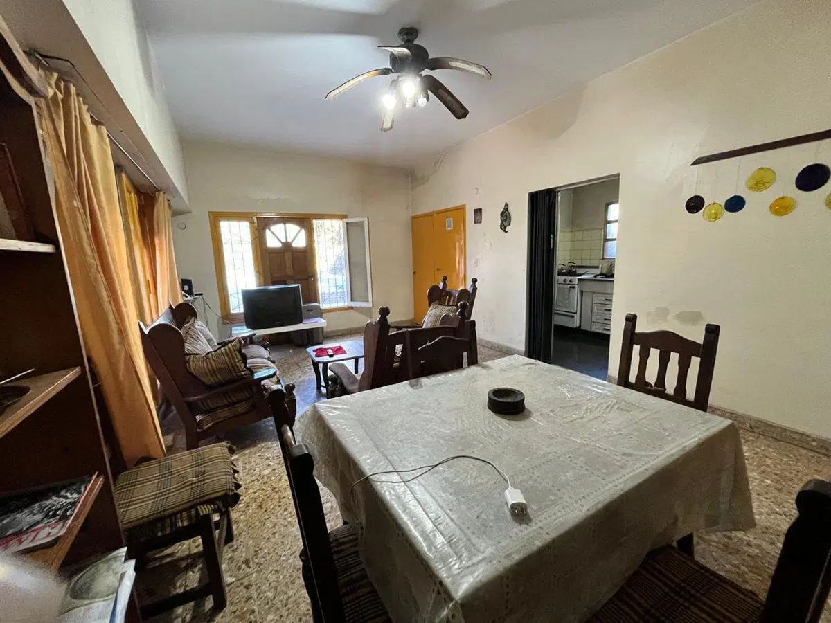 VENTA CASA 4 AMB PILETA, COCH, QUINCHO  V Udaondo 2