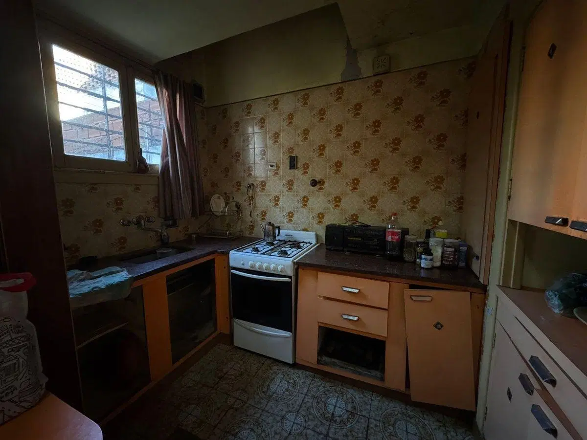 VENTA DE CASA A REFACCIONAR 4 AMBIENTES VELEZ SARF 4