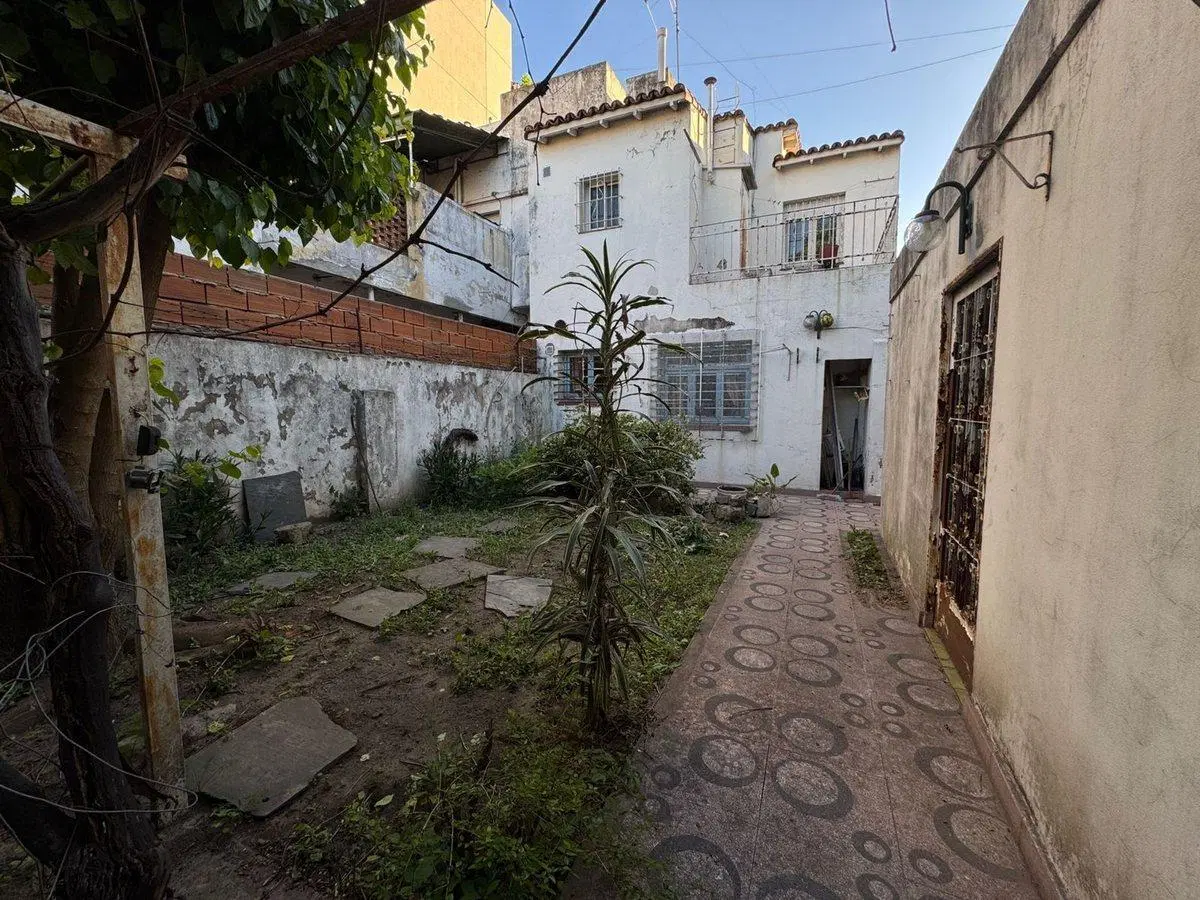 VENTA DE CASA A REFACCIONAR 4 AMBIENTES VELEZ SARF 5