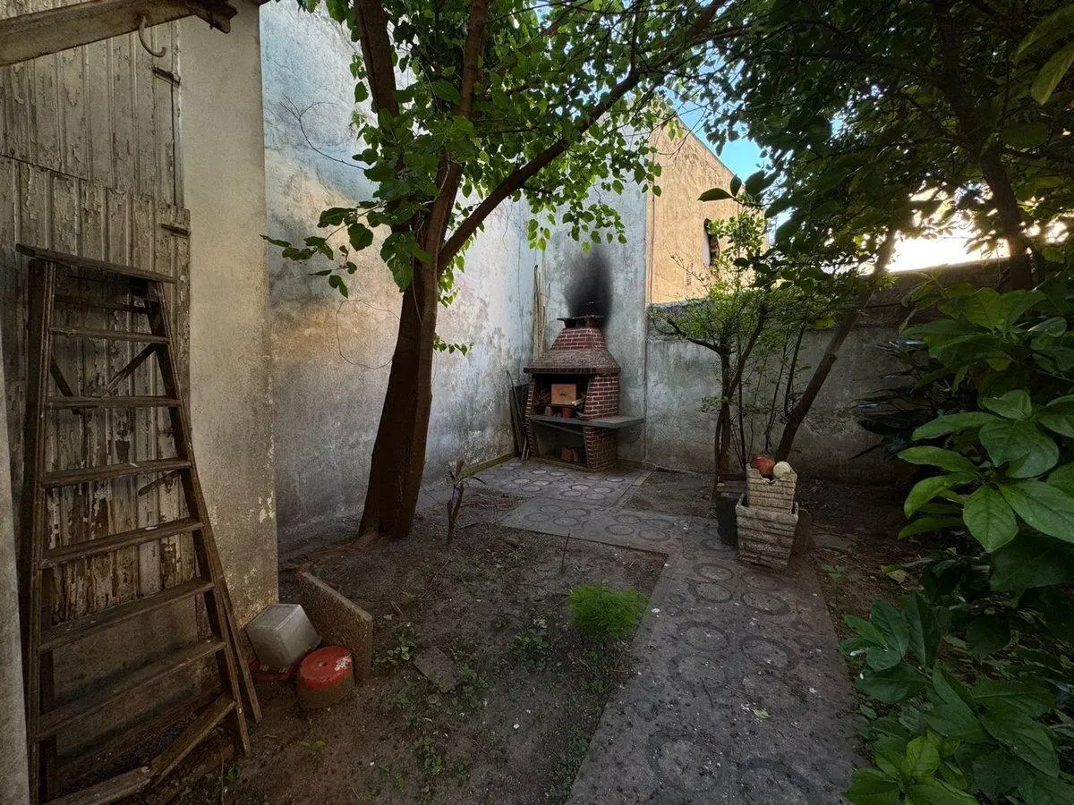 VENTA DE CASA A REFACCIONAR 4 AMBIENTES VELEZ SARF 3