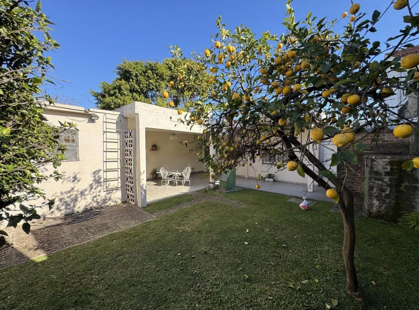 VENTA CASA 3 AMB MORON JARDIN  Y 2 COCHERAS 2