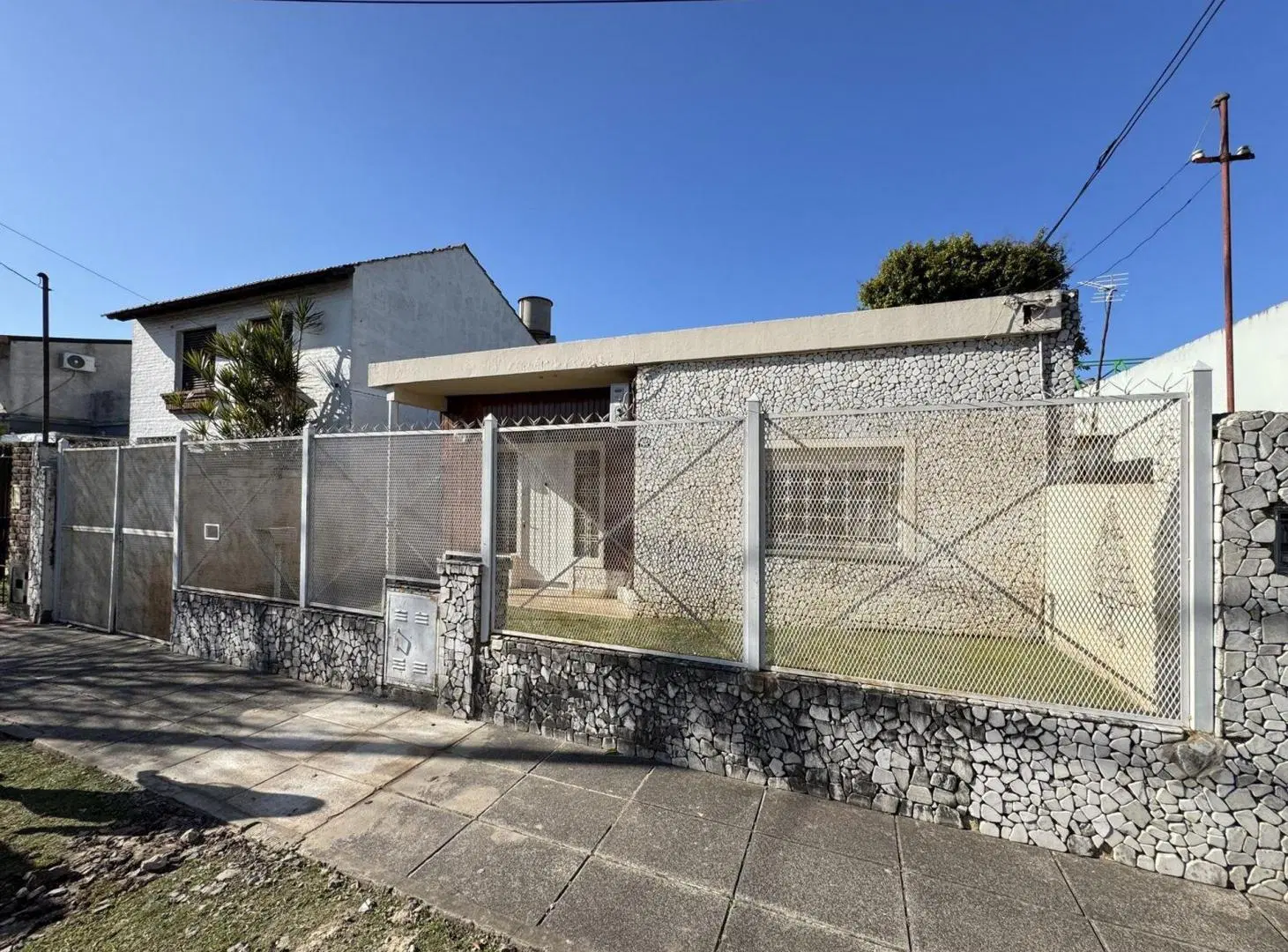VENTA CASA 3 AMB MORON JARDIN  Y 2 COCHERAS 3