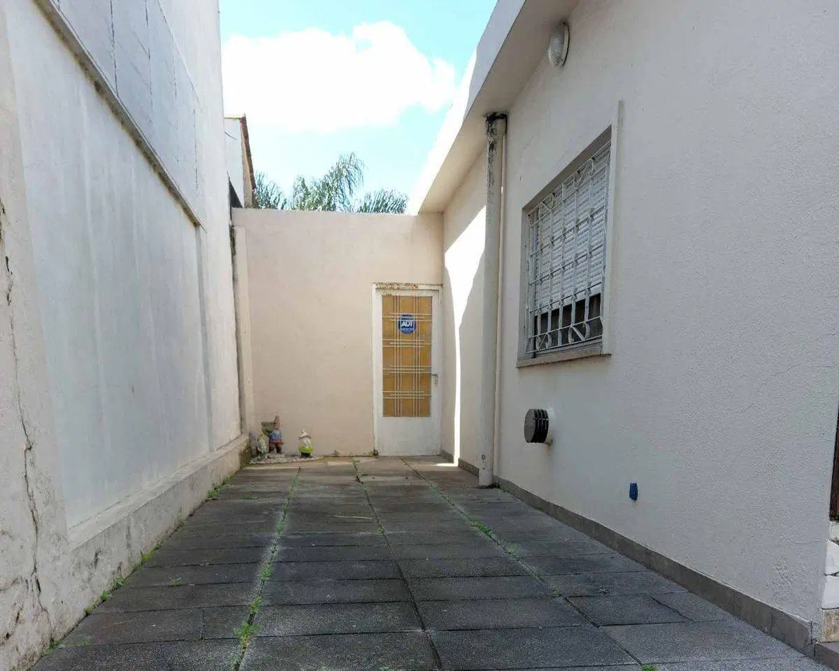 VENTA CASA 3 AMB MORON JARDIN  Y 2 COCHERAS 4