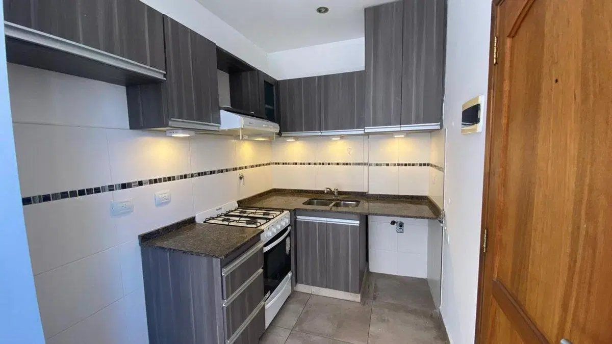 VENTA DEPARTAMENTO 2 AMBIENTES 4 PISO MERLO 5