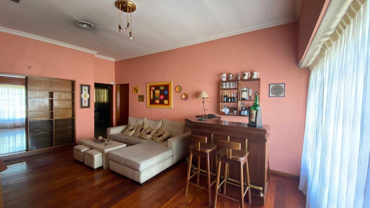 VENTA CASA 4 AMBIENTES PADUA COCHERA PATIO