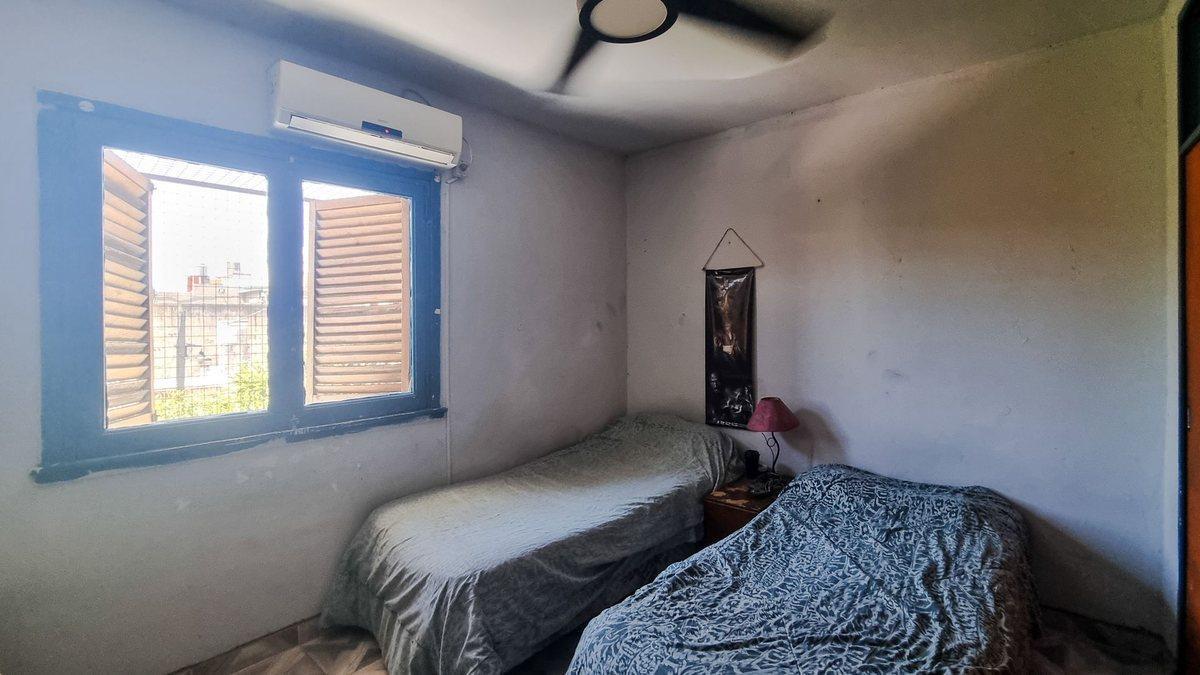 VENTA PH 4 AMBIENTES EN MONTE CASTRO CON PATIO
