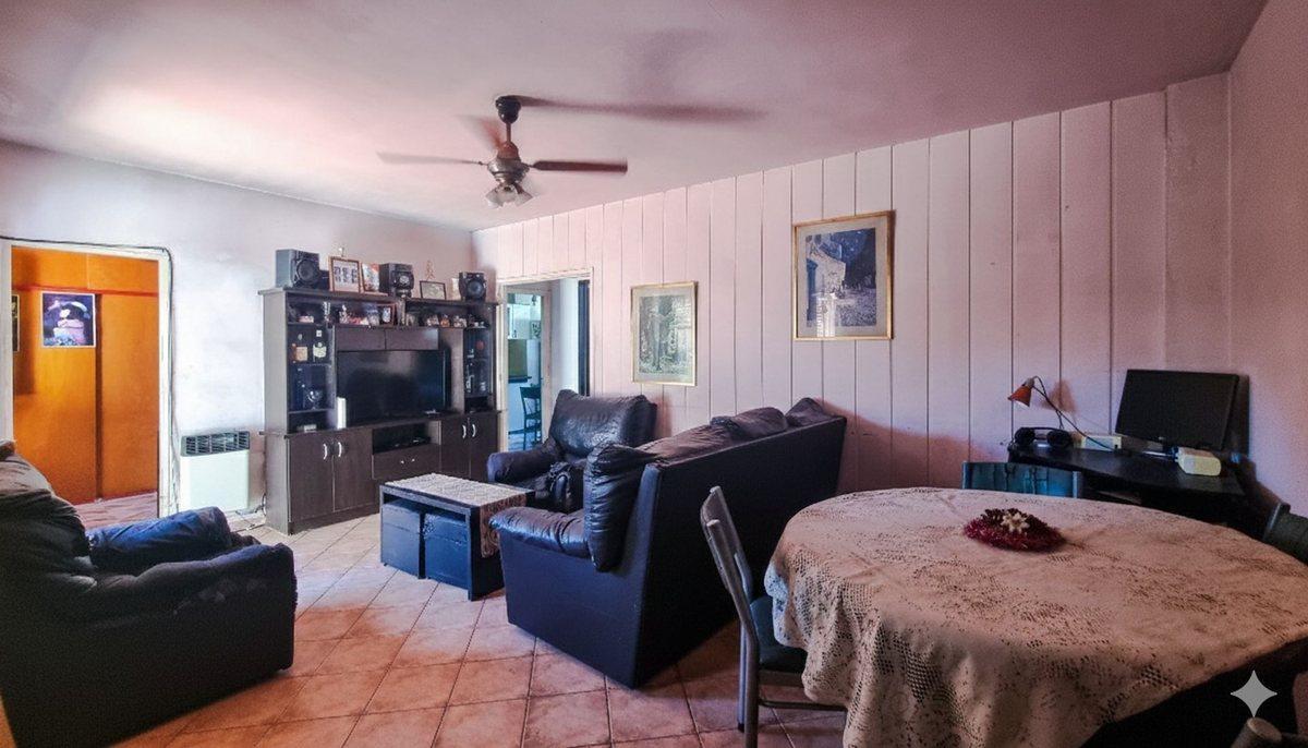 VENTA PH 4 AMBIENTES EN MONTE CASTRO CON PATIO