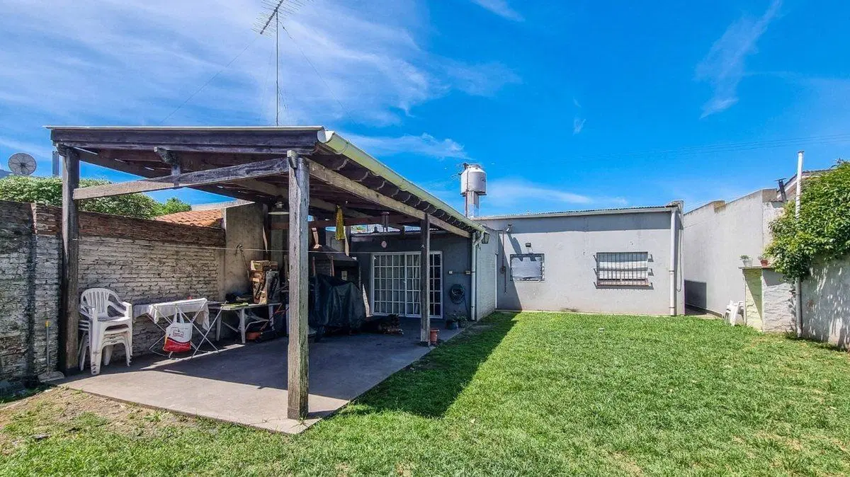 CASA 3 AMBIENTES VENTA LOBOS CON JARDIN Y QUINCHO 4