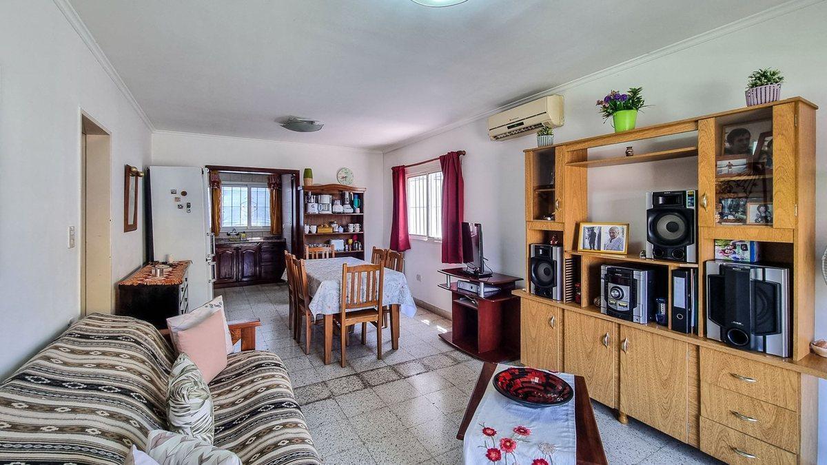 CASA 3 AMBIENTES VENTA LOBOS CON JARDIN Y QUINCHO