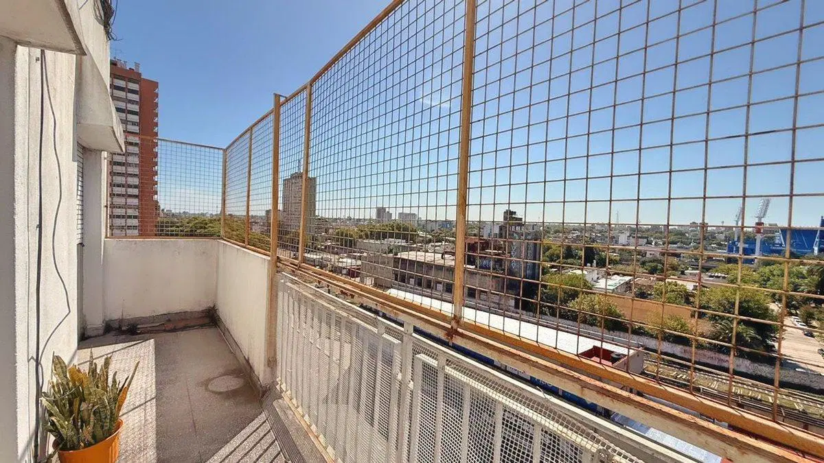 LINIERS DEPARTAMENTO 3 AMBIENTES VENTA PISO ALTO 2
