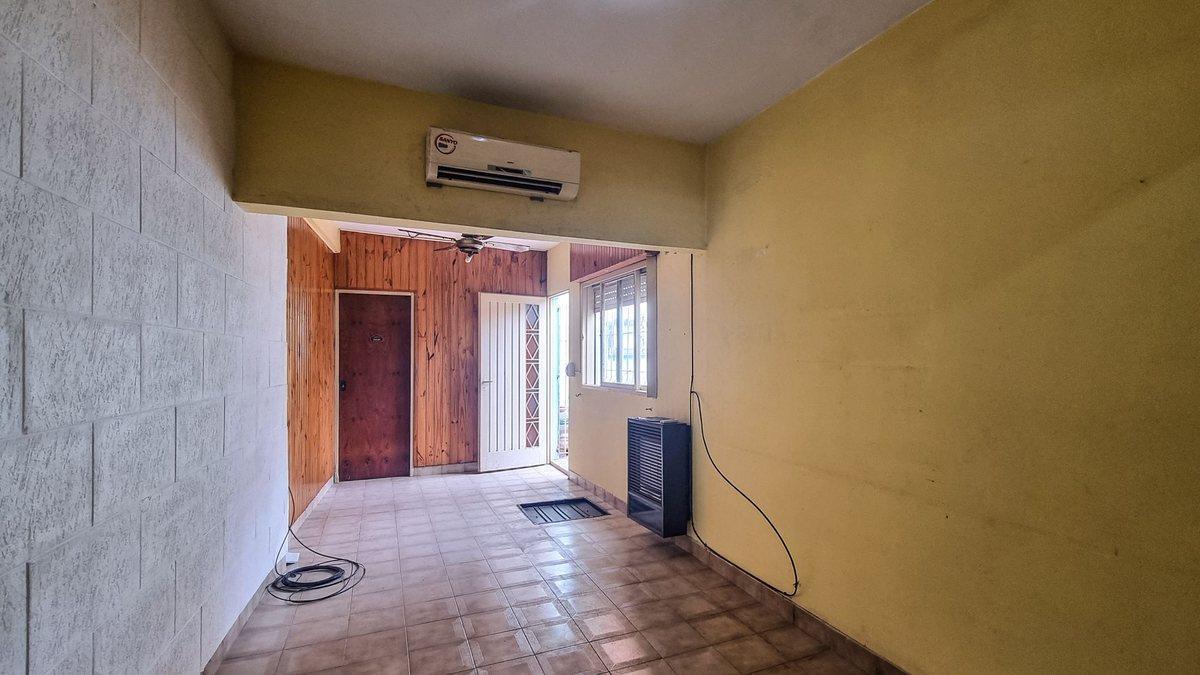 Foto de VENTA CASA DE 4 AMBIENTES VILLA LYNCH CON PATIO, imagen 1