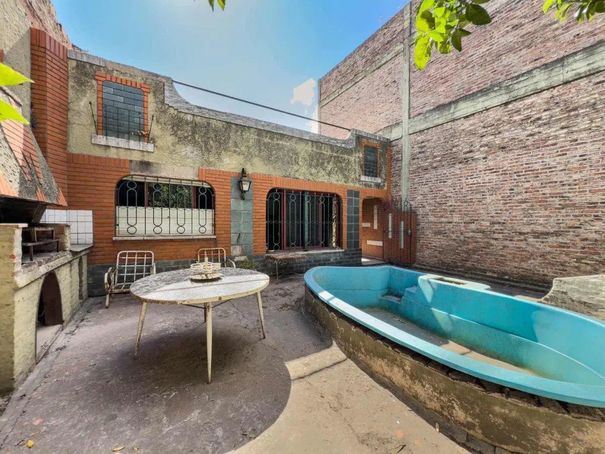 VENTA CASA 5 AMBIENTES CIUDADELA PARQUE Y PILETA 2