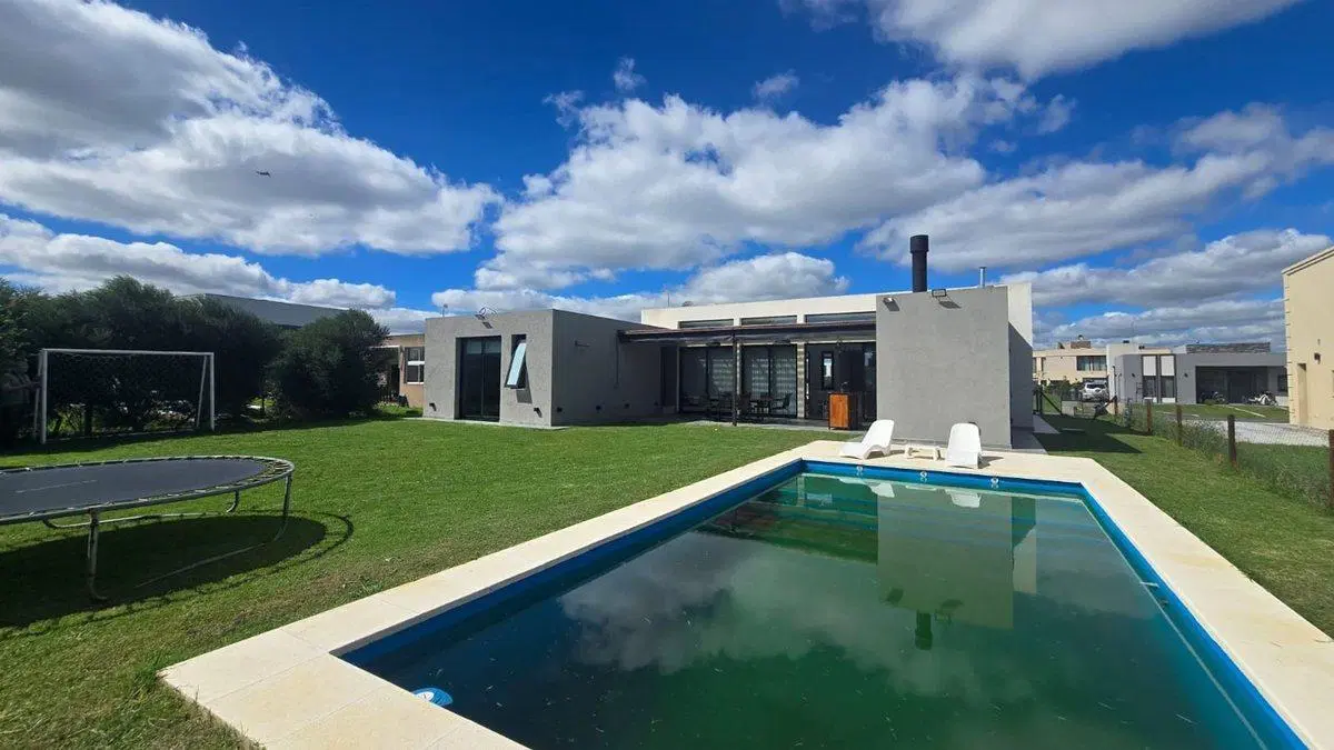 VENTA CASA 5 AMBIENTES BARRIO LA ALAMEDA  ESTRENAR 3