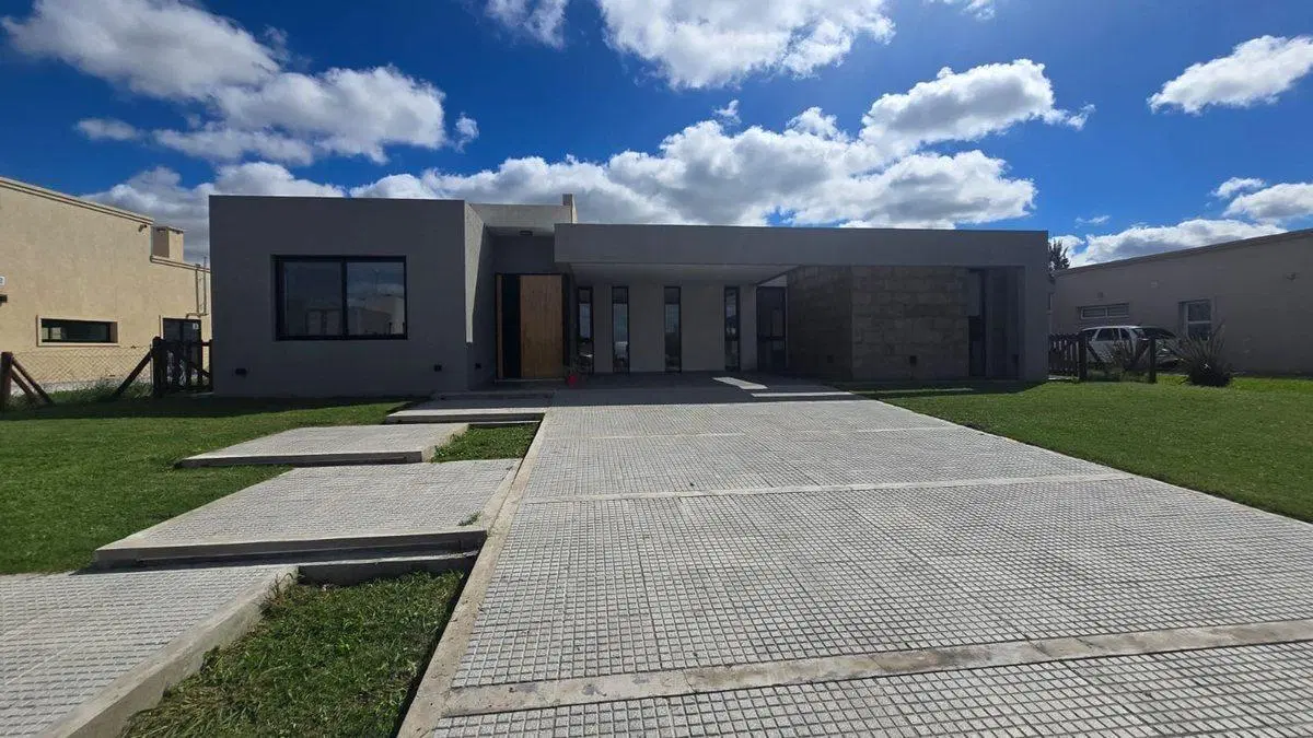 VENTA CASA 5 AMBIENTES BARRIO LA ALAMEDA  ESTRENAR 4