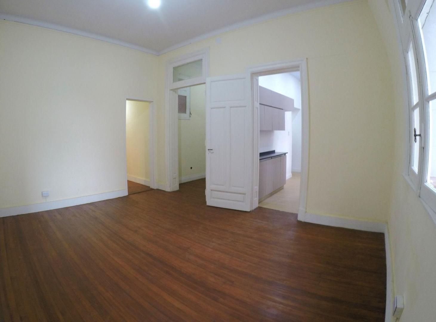 Foto de VENTA DEPARTAMENTO 3 AMBIENTES FLORES RECICLADO, imagen 1